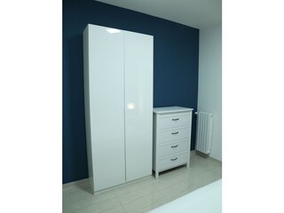 Kleiderschrank mit Kommode
