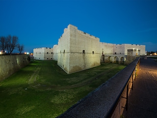 Burg von Barletta  - 10 km