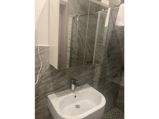 Badezimmer mit Dusche