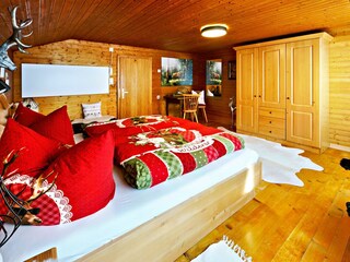 Schlafzimmer groß 1