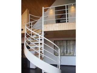 Treppe zur Galerie u. zum Schlafzimmer