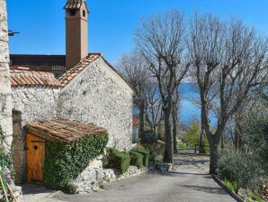 Villa Belle maison en pierre Obrš avec piscine intérieure