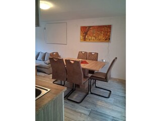 Wohnzimmer mit Essbereich