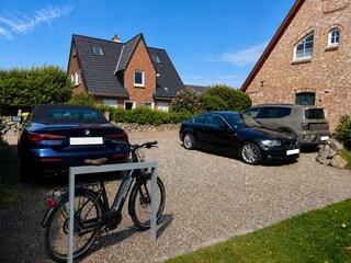 Parkplatz 27c mit Fahrradbügel