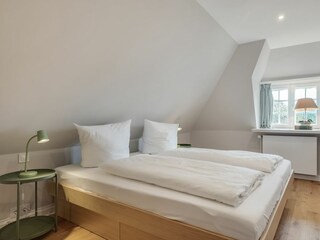 Doppelschlafzimmer (180x200 cm) im OG