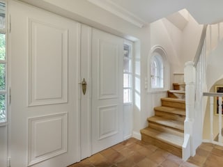 Hausflur im EG/Treppe ins OG