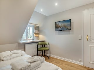 Schlafzimmer (160x200 cm) im OG