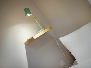 Schlafzimmer mit zwei Einzelbetten (2x 90x200 cm) im OG