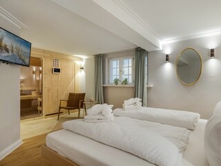 Schlafzimmer (180x200 cm) im UG