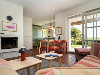 Wohnzimmer mit Zugang zur Terrasse