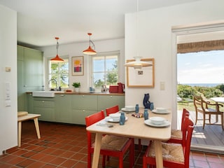 Wohnzimmer mit offener Küche