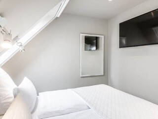 Schlafzimmer 180x200cm Bett mit Fernseher