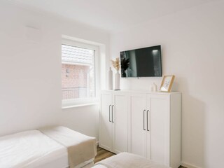 Schlafzimmer zwei 100x200cm Boxspringbetten, Fernseher