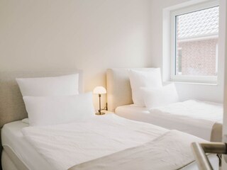 Schlafzimmer zwei 100x200cm Boxspringbetten, Fernseher