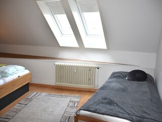 Schlafzimmer mit Zustellbett