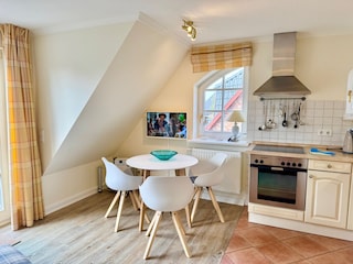 Neu möblierter Essplatz