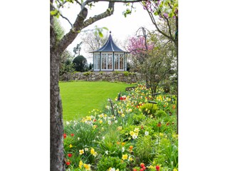 Park Gut Heidefeld mit Teehaus