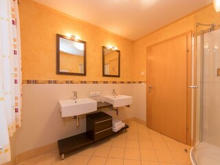 ferienwohnung-leogang-1 Doppelwaschbecken