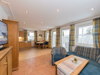 ferienwohnung-leogang-1Wohnzimmer mit TV