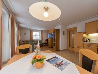 ferienwohnung-leogang-2-Wohnraum mit Küche