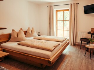 großes Schlafzimmer, 2024 neu renoviert