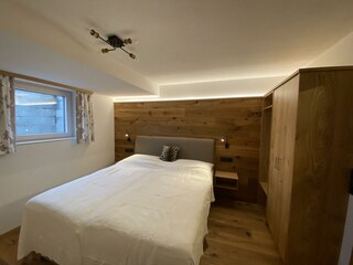 Schlafzimmer mit Boxspringbetten