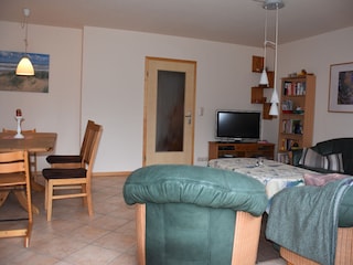 Wohnzimmer mit Esstisch