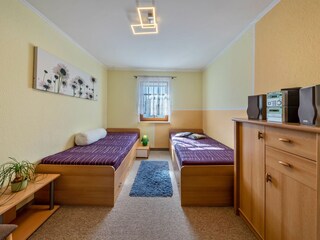 Kinderzimmer mit 2 Einzelbetten