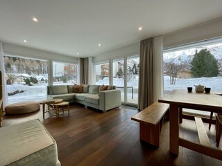 Tastefully furnished living room