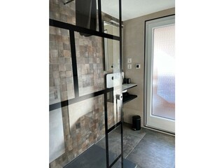 bb7acac6-6514-48af-9d66-d4333d7c8a94