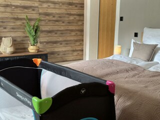 Babybett, Babystuhl, Babybesteck, Spiele