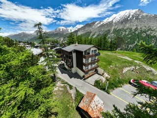 0044_DJI_0677_Falke_Droneexterior_puzzlemedia.ch G