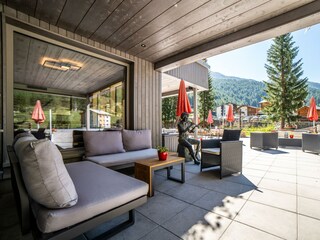 Kristall-Saphir Eingang_Süd_Sommer