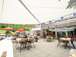 Kristall-Saphir Terrasse_Sommer