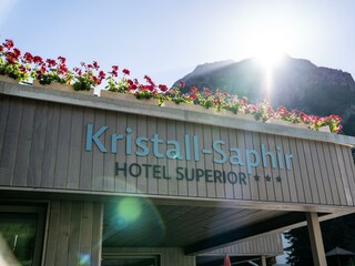 Kristall-Saphir Eingang_West_Sommer