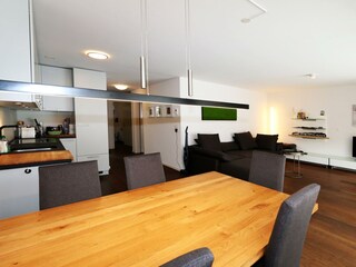 Küche und Wohnzimmer