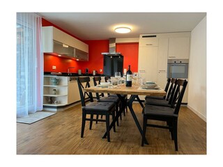 Küche_Tisch_gedeckt