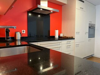 Küche_Tisch_gedeckt_02