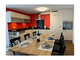 Küche_Tisch_gedeckt_03