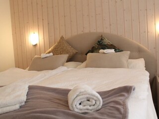 Neues Boxspringbett (1.8 x 2.0 m)