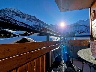 Balkonsicht mit Sonnenuntergang (Januar)