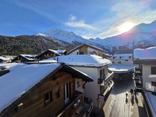 Zentrale Lage mit Balkonsicht auf den Gletscher