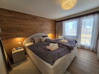 Erstes Schlafzimmer mit Boxspringbetten