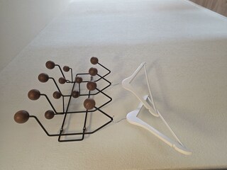 Kleiderhaken im Gangbereich