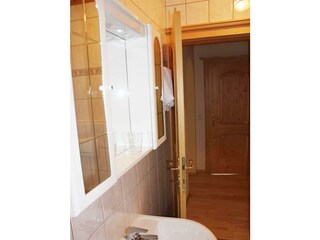 Zimmer 3 Badezimmer (2)