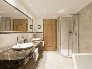 Deluxe Serles Badezimmer