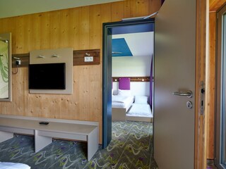 Zimmer mit Verbindungstür
