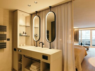 Suite L