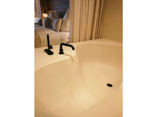 Suite L Hot Tube