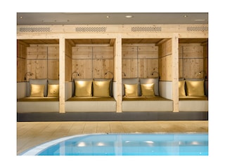 Ausschnitt Pool mit Liegekojen